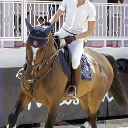 Carlota Casiragui en un concurso de hípica con botas de montar