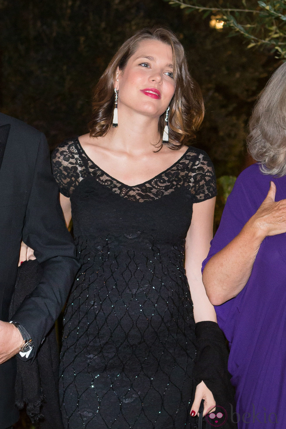 Carlota Casiraghi con un vestido premamá color negro con pedrería