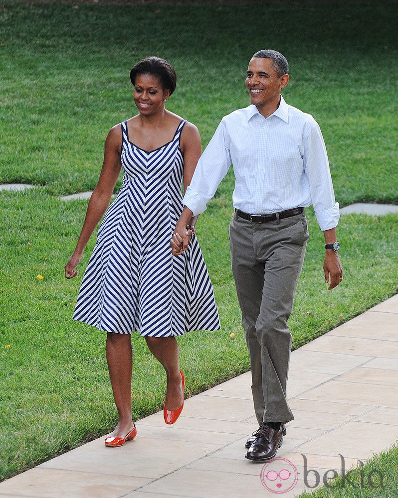 Michelle Obama con un vestido de rayas navy