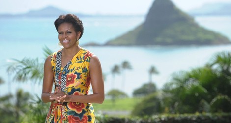 Michelle Obama con un vestido estampado en la cumbre APEC en Hawai