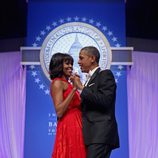 Michelle Obama con un vestido rojo en el baile celebrado tras la toma de posesión del segundo mandato de Obama