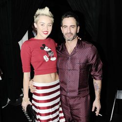 Miley Cyrus y el diseñador Marc Jacobs