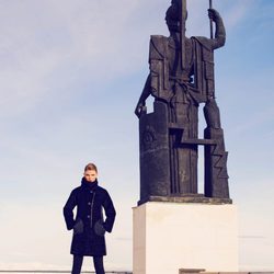 Abrigo negro de la colección invierno 2014 de Laura Bernal