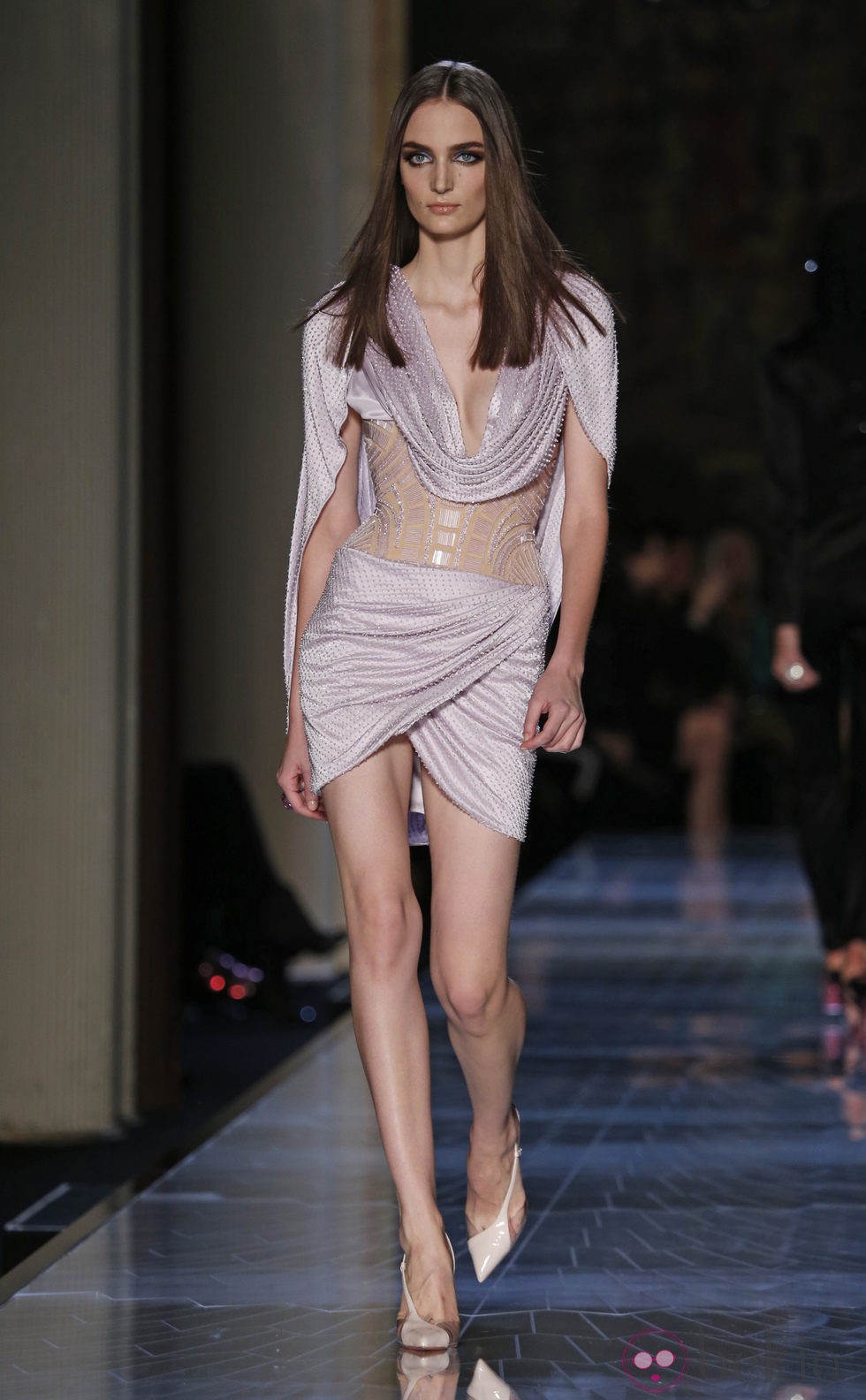 Vestido lila con transparencias de la colección primavera/verano 2014 de Atelier Versace