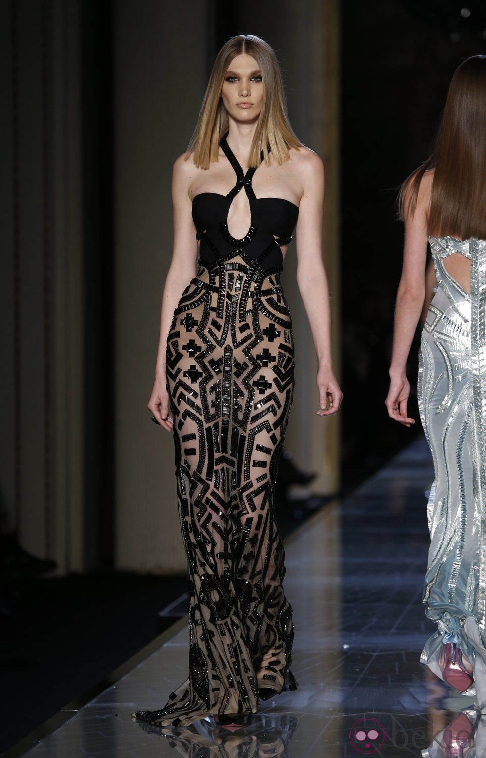 Vestido negro con transparencias de la colección primavera/verano 2014 de Atelier Versace