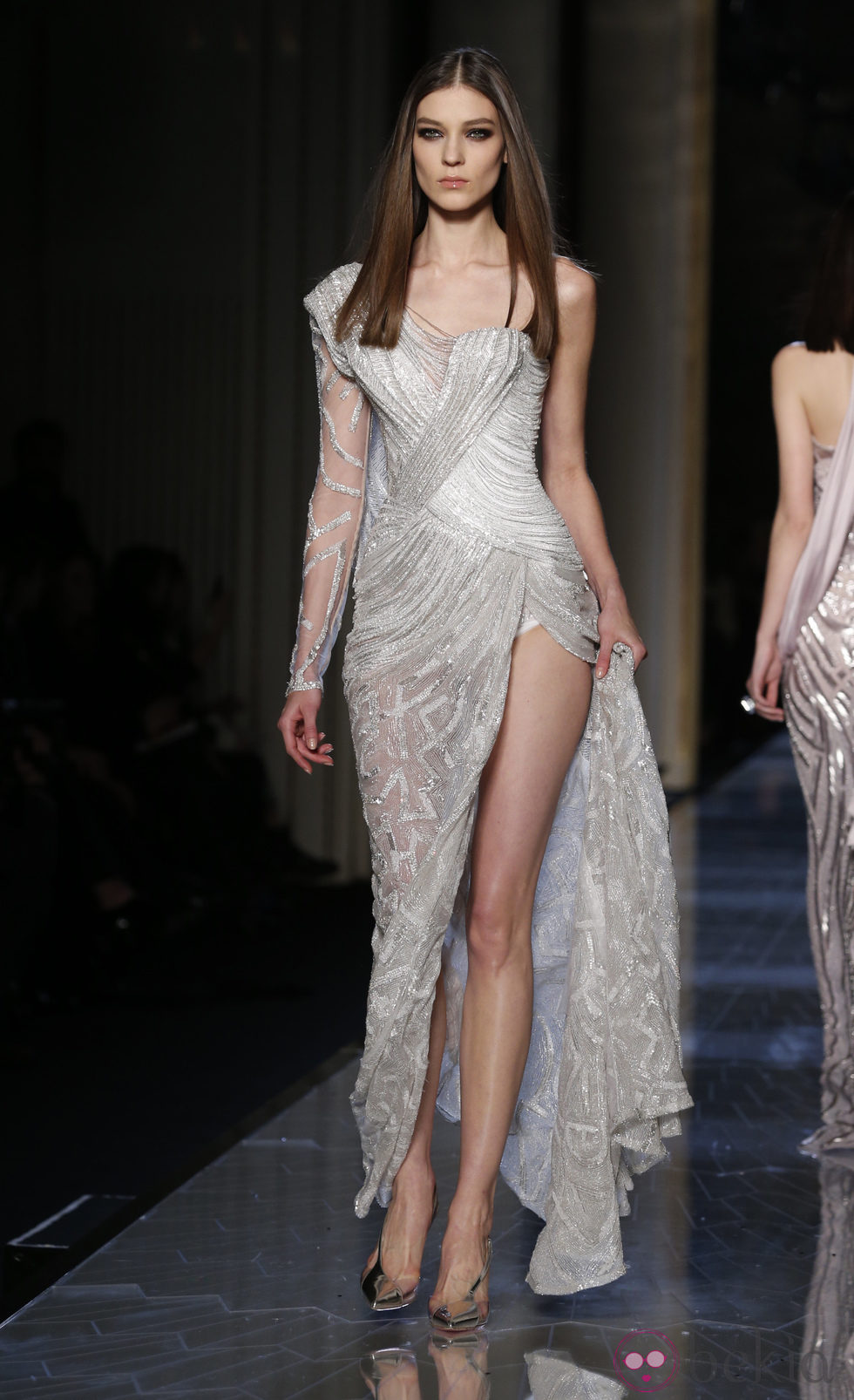 Vestido color gris de la colección primavera/verano 2014 de Atelier Versace
