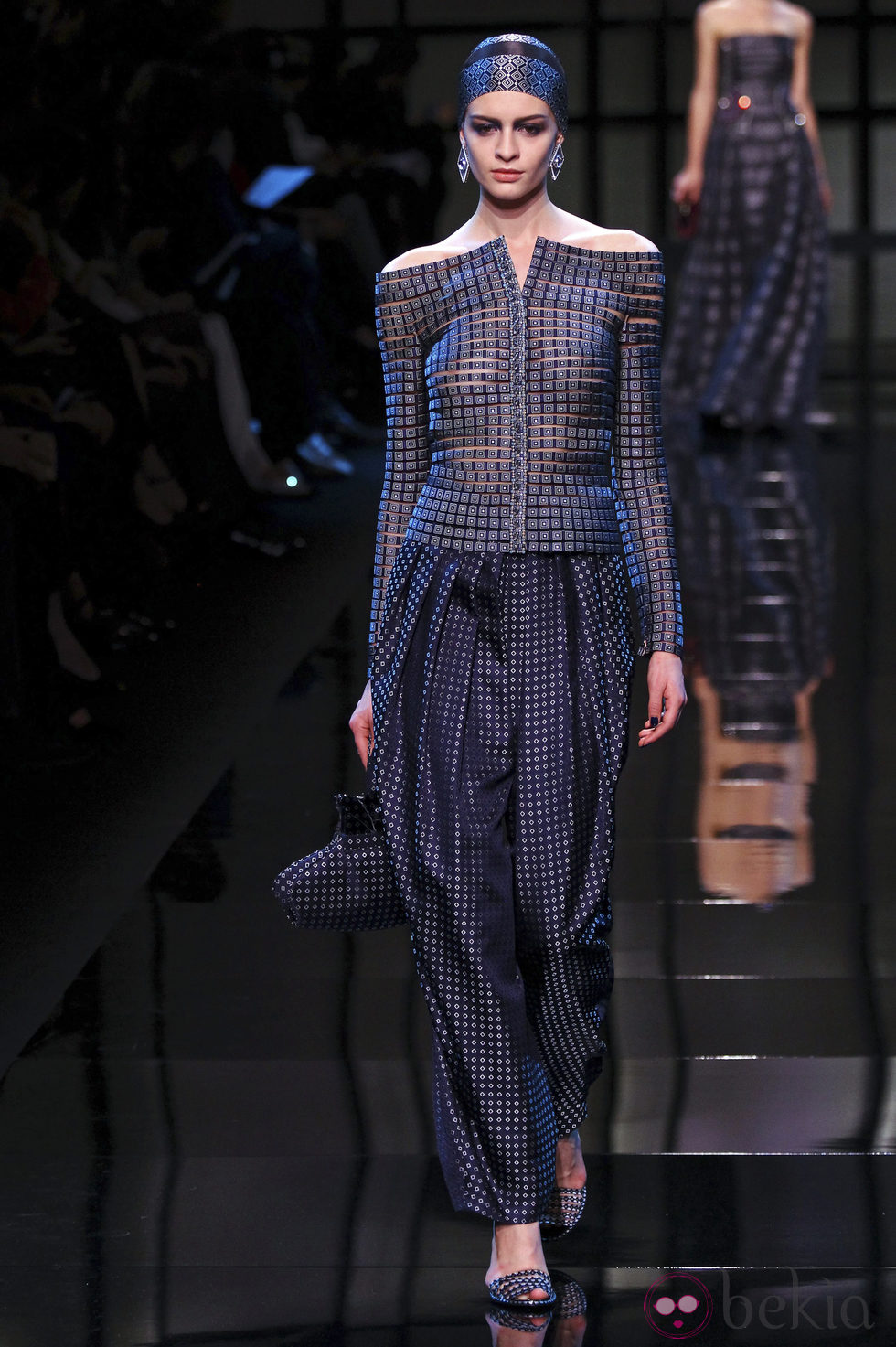 Look de la colección primavera/verano 2014 Alta Costura de Giorgio Armani Privé en la Semana de la Moda de París