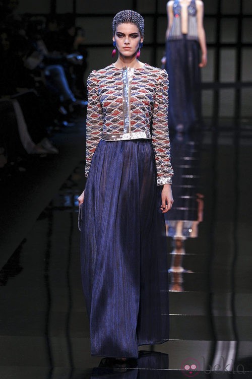 Falda larga de la colección primavera/verano 2014 Alta Costura de Giorgio Armani Privé en la Semana de la Moda de París