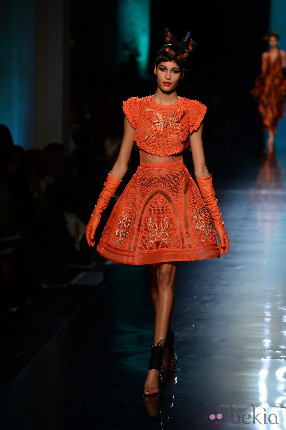 Falda naranja de la colección primavera/verano 2014 Alta Costura de Jean Paul Gaultier en la Semana de la Moda de París