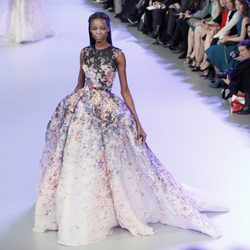 Vestido estampado de la colección primavera/verano 2014 Alta Costura de Elie Saab en la Semana de la Moda de París