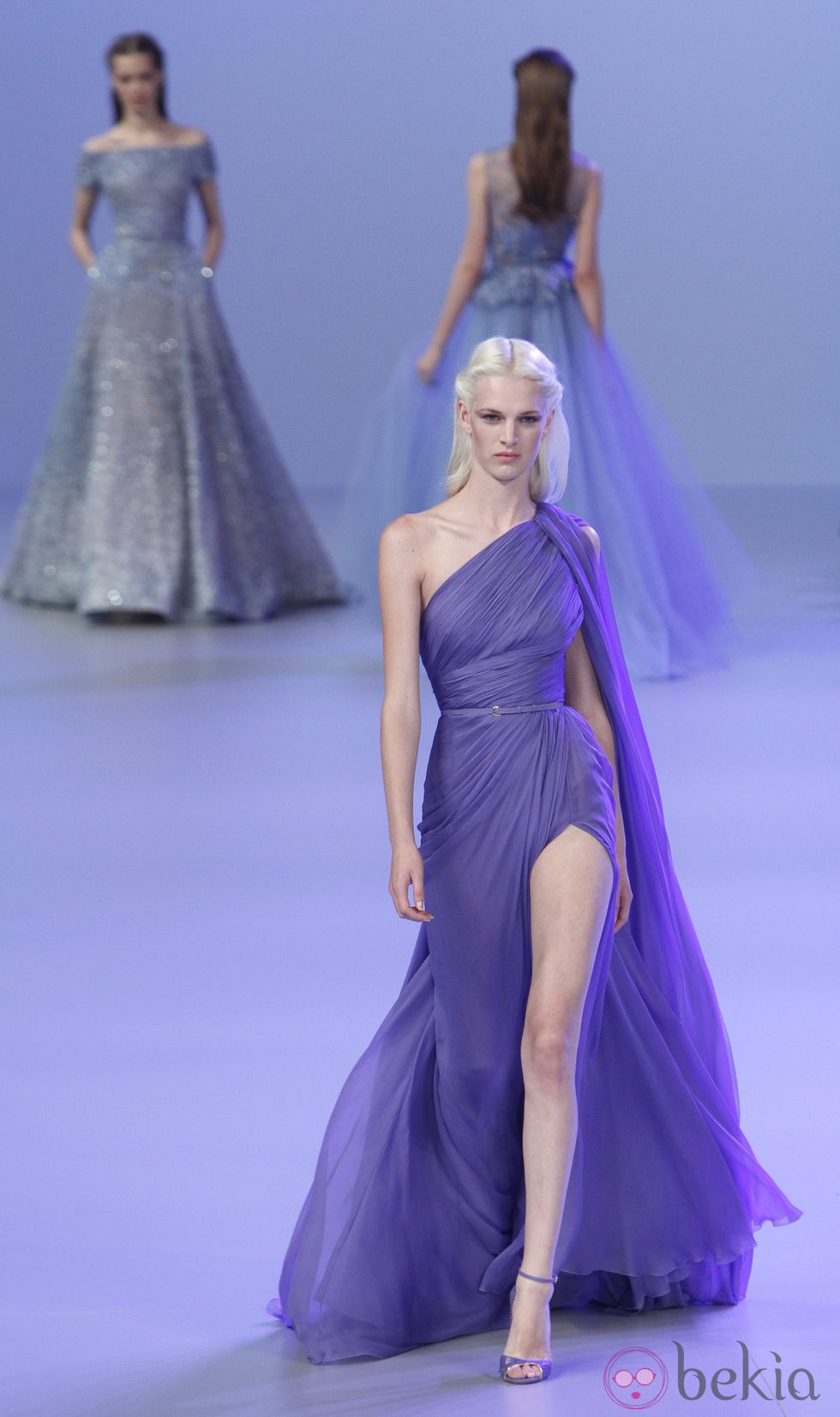 Vestido asimétrico de la colección primavera/verano 2014 Alta Costura de Elie Saab en la Semana de la Moda de París