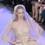 Vestido de novia de la colección primavera/verano 2014 Alta Costura de Elie Saab en la Semana de la Moda de París