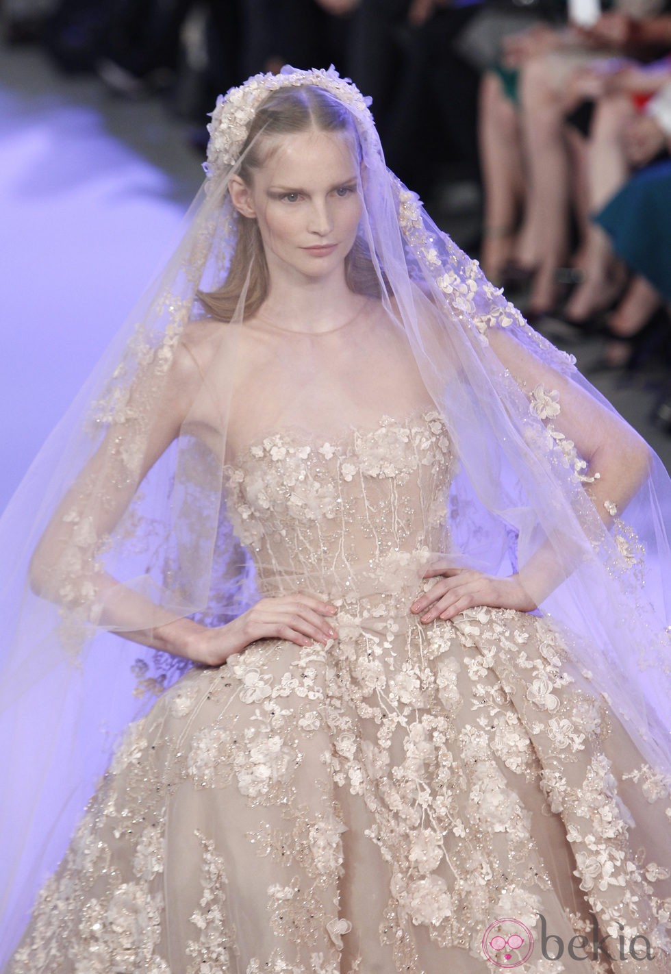 Vestido de novia de la colección primavera/verano 2014 Alta Costura de Elie Saab en la Semana de la Moda de París
