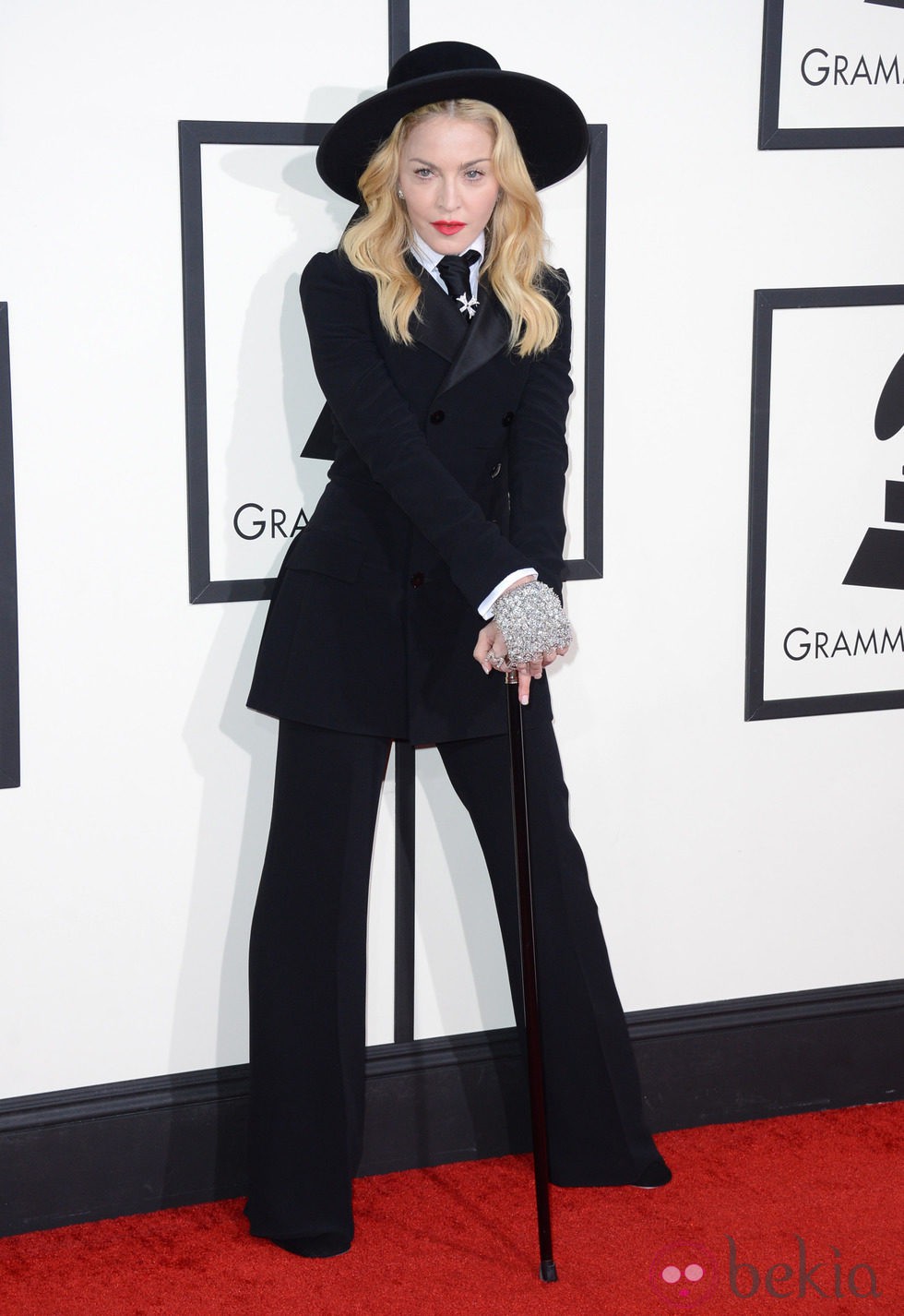 Madonna con un esmoquin de Ralph Lauren en la alfombra roja de los Premios Grammy 2014