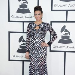 Paula Patton con un vestido de Nicolas Jebra en la alfombra roja de los Premios Grammy 2014