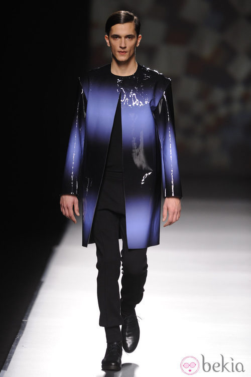 Abrigo de hombre de AA de Amaya Arzuaga en Madrid Fashion Week otoño/invierno 2014/2015