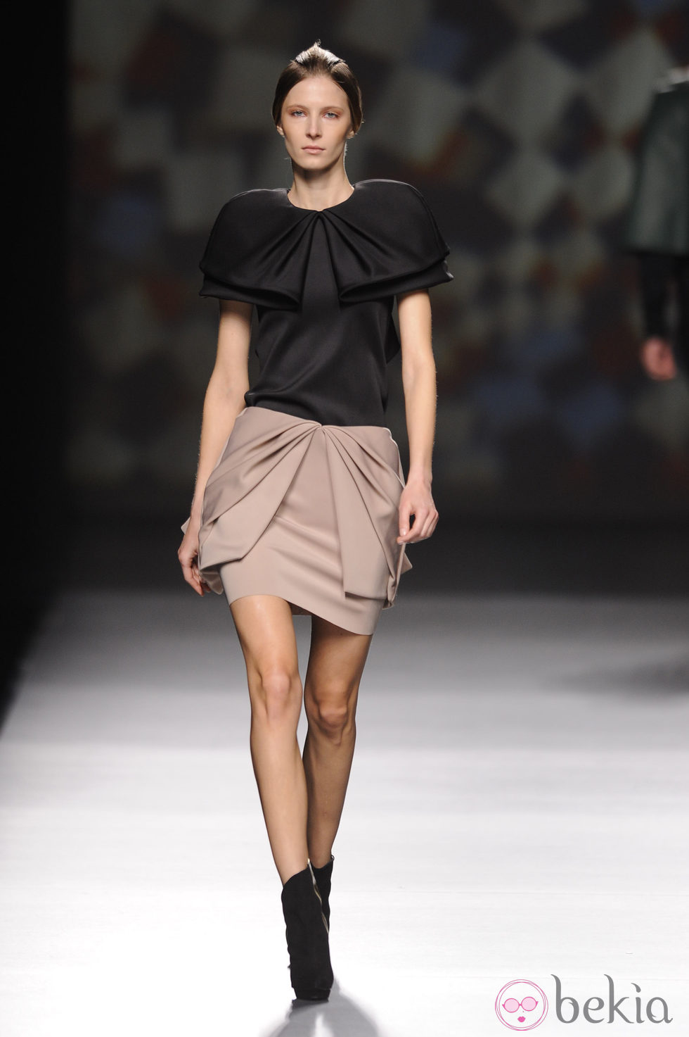 Falda de superposiciones de AA de Amaya Arzuaga en Madrid Fashion Week otoño/invierno 2014/2015