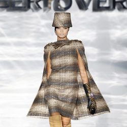 Vestido con capa de la firma Roberto Verino en Madrid Fashion Week otoño/invierno 2014/2015