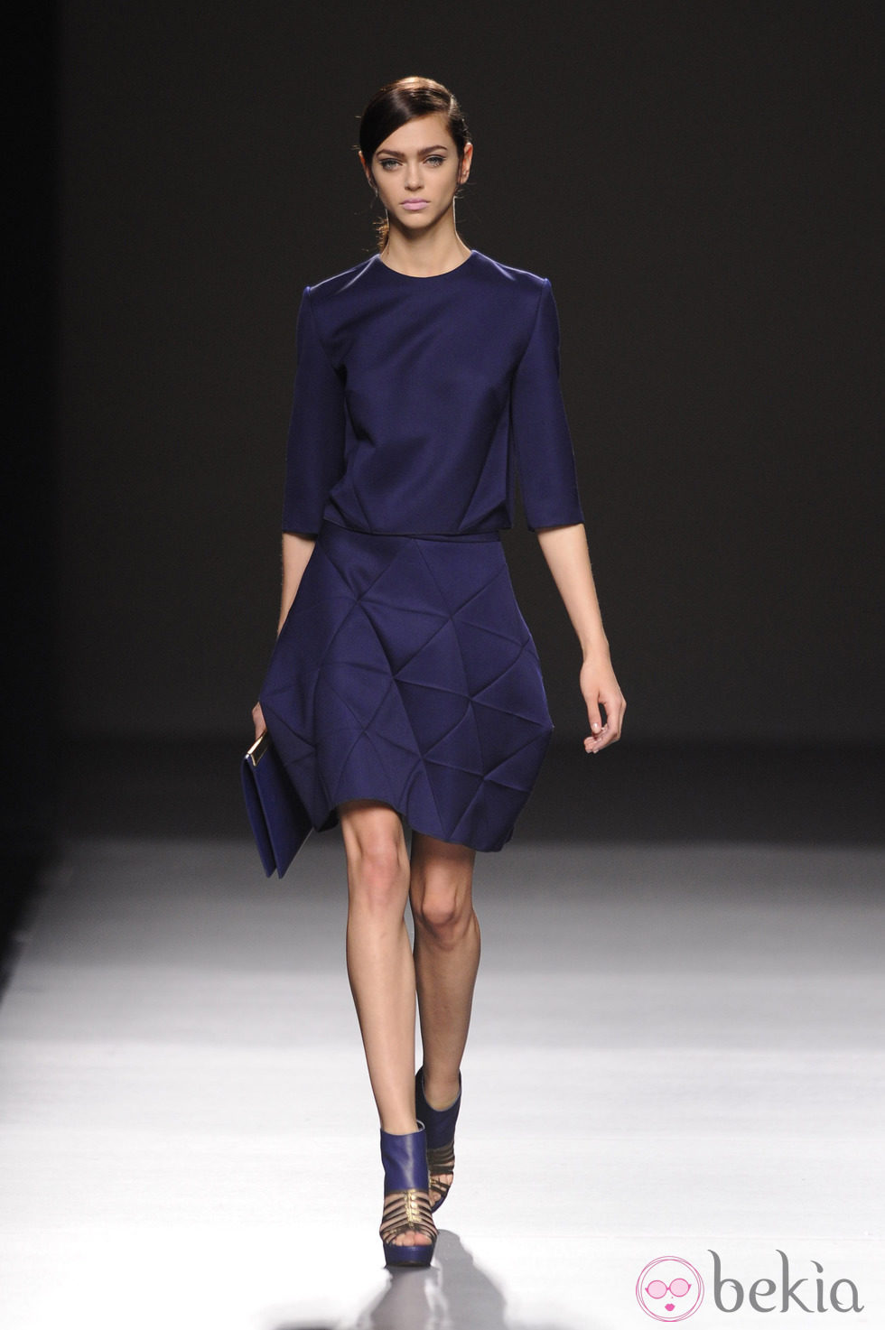 Vestido azul noche de Devota & Lomba en Madrid Fashion Week otoño/invierno 2014/2015