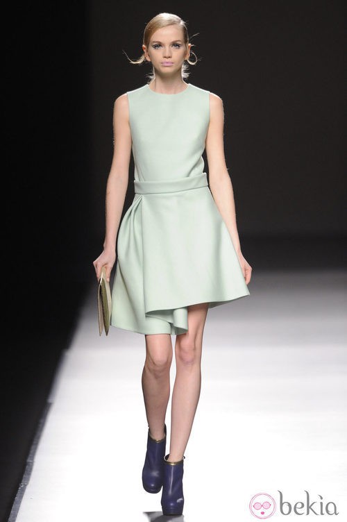 Vestido verde pastel de Devota & Lomba en Madrid Fashion Week otoño/invierno 2014/2015