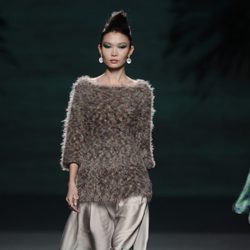 Jersey y falda de la colección otoño/invierno 2014/2015 de Francis Montesinos en Madrid Fashion Week