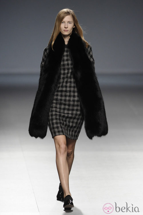 Vestido estampado de la colección otoño/invierno 2014/2015 de Ángel Schlesser en Madrid Fashion Week