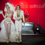 Bimba Bosé vestida de Elvis en el desfile de la colección otoño/invierno 2014/2015 de Andrés Sardá en Madrid Fashion Week