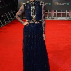 Maggie Gyllenhaal con un vestido de Lanvin en la alfombra roja de los Premios BAFTA 2014