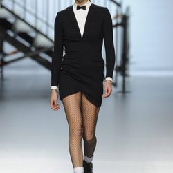 Vestido negro de la colección otoño/invierno 2014/2015 de Davidelfin en Madrid Fashion Week