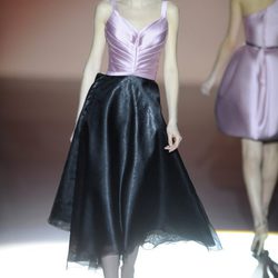 Vestido negro y rosa de la colección otoño/invierno 2014/2015 de Hannibal Laguna en Madrid Fashion Week