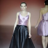 Vestido negro y rosa de la colección otoño/invierno 2014/2015 de Hannibal Laguna en Madrid Fashion Week