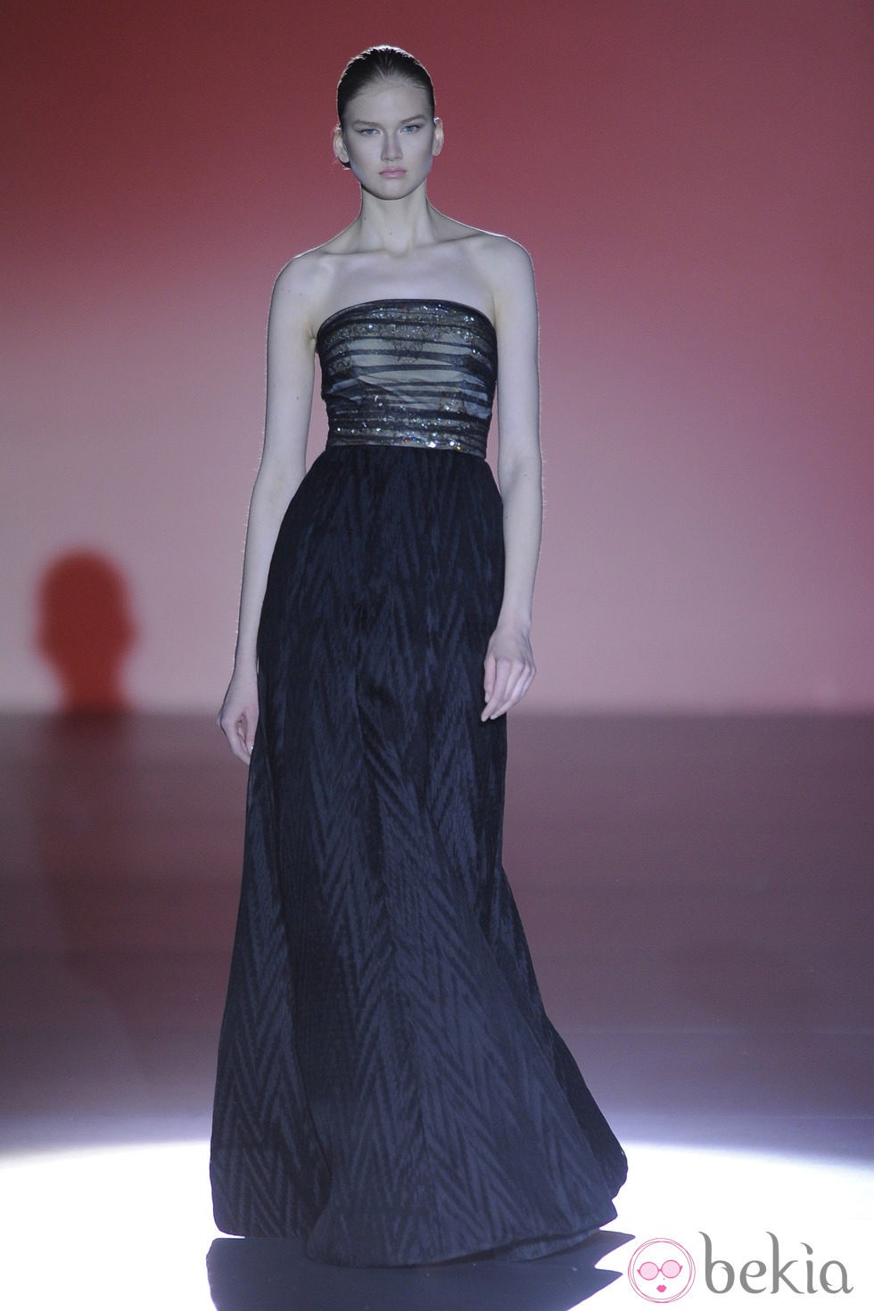 Vestido negro de la colección otoño/invierno 2014/2015 de Hannibal Laguna en Madrid Fashion Week