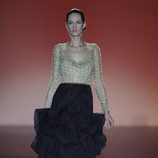 Falda negra de la colección otoño/invierno 2014/2015 de Hannibal Laguna en Madrid Fashion Week
