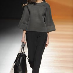 Look de neopreno de la colección otoño/invierno 2014/2015 de Juanjo Oliva en Madrid Fashion Week