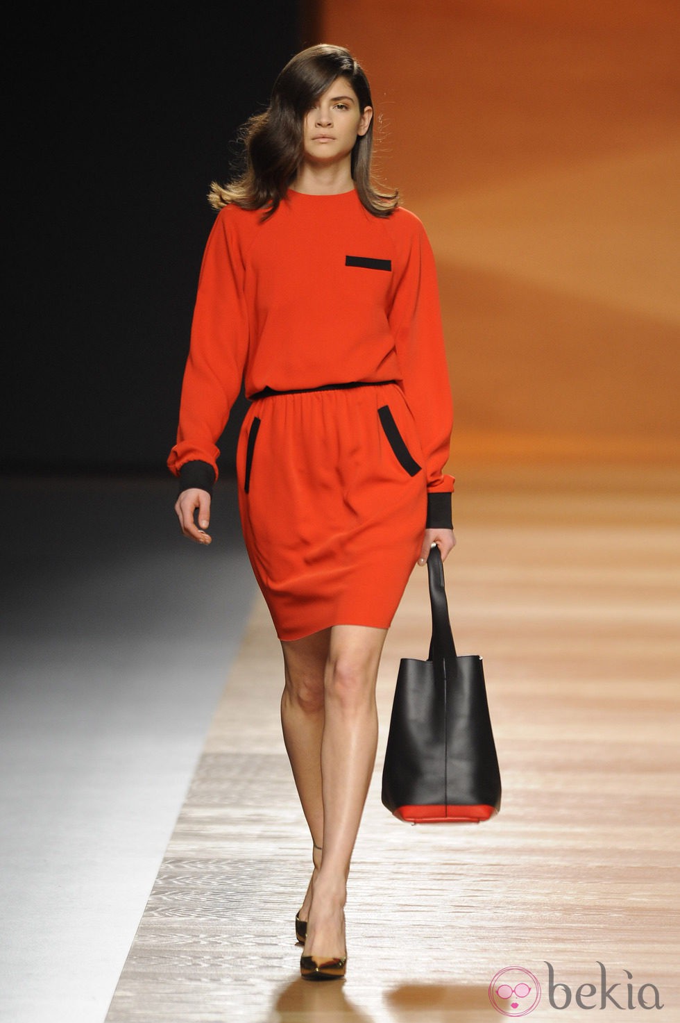 Vestido rojo de la colección otoño/invierno 2014/2015 de Juanjo Oliva en Madrid Fashion Week