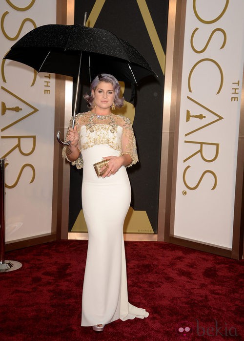 Kelly Osbourne con un vestido de Badgley Mischka en los Oscar 2014