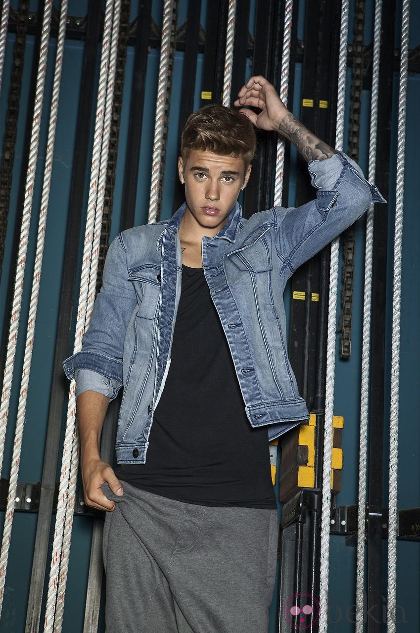 Justin Bieber posando para su línea NEO 2014 Foto en Bekia Moda