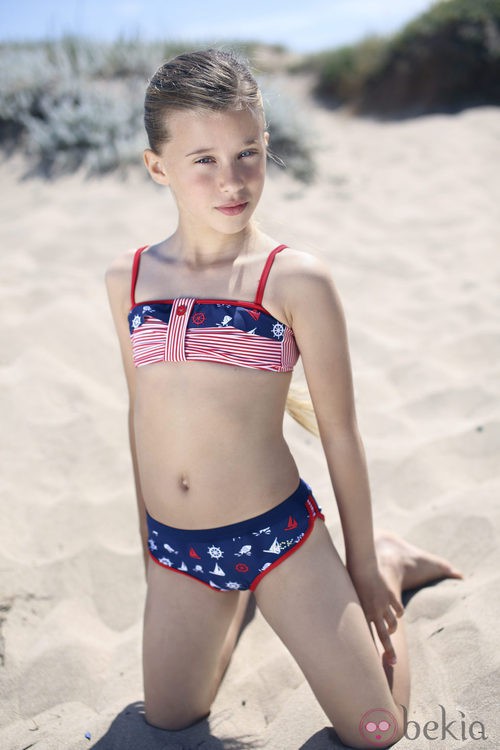 Bikini marinero de la colección para verano 2014 de Dolores Cortés Kids