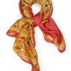 Pañuelo estampado dorado y rojo de la colección primavera/verano 2014 de Tantrend