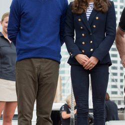 La Duquesa de Cambridge con un outfit 'navy' en Nueva Zelanda