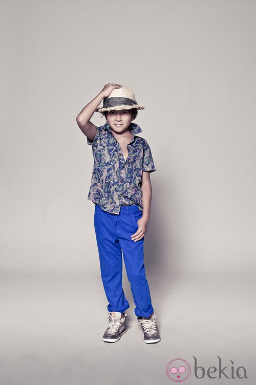 Camisa estampada y pantalón azul eléctrico de la colección primavera/verano 2014 de IKKS