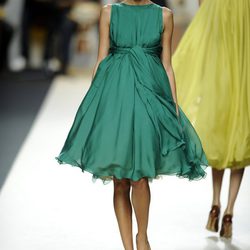 Vestido verde con vuelo de Duyos para primavera 2012 en Cibeles 2011