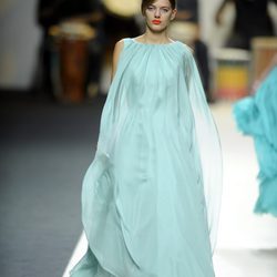 Vestido azul celeste vaporoso de Duyos para primavera 2012 en Cibeles 2011