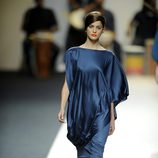 Vestido azul oscuro de Duyos para primavera 2012 en Cibeles 2011