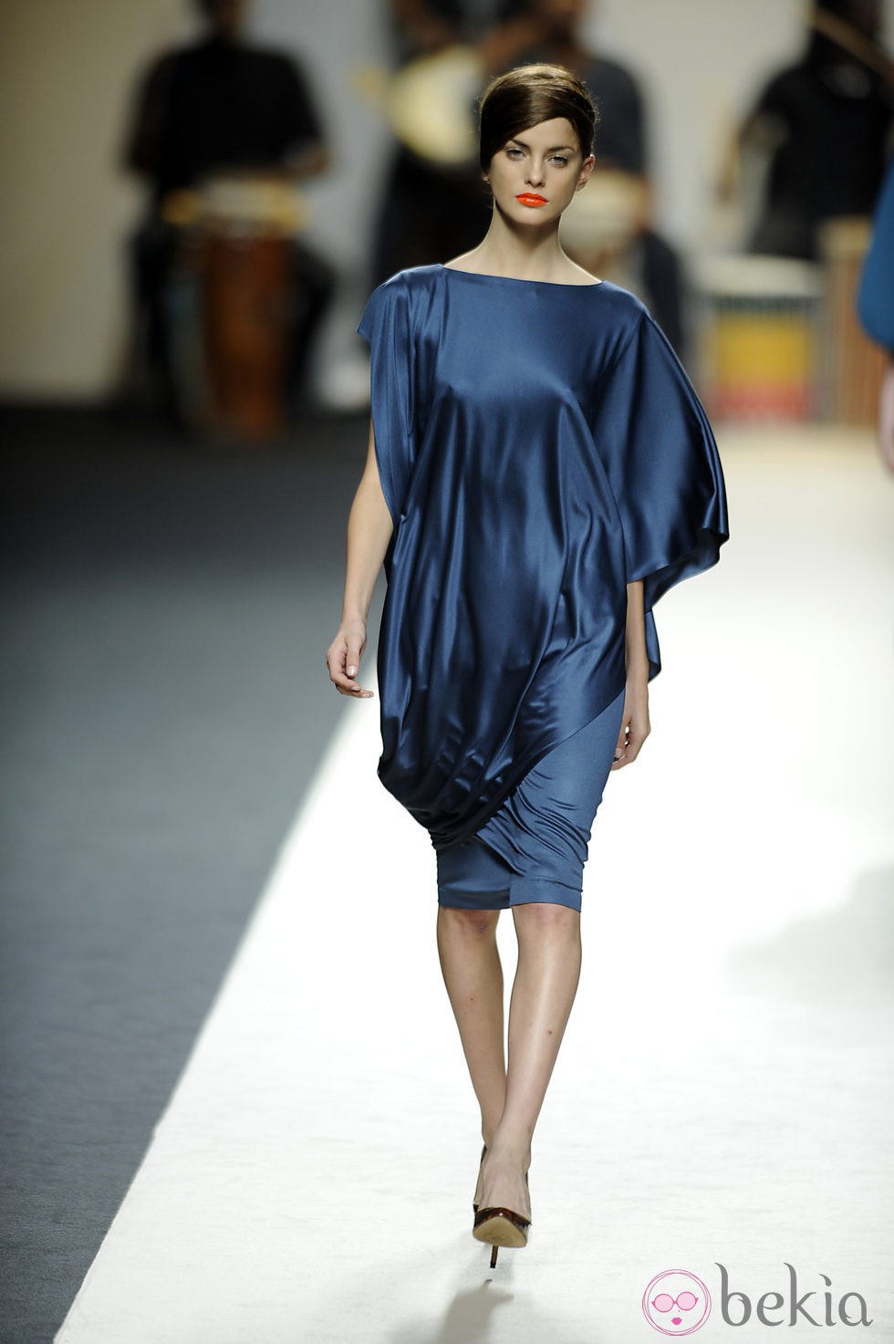 Vestido azul oscuro de Duyos para primavera 2012 en Cibeles 2011
