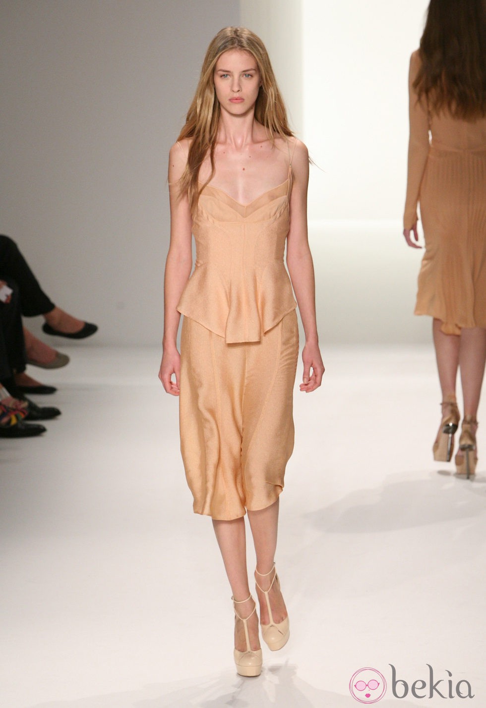 Conjunto en tono nude de Calvin Klein, colección primavera de 2012