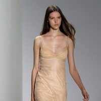 Vestido transparente de Calvin Klein, colección primavera de 2012