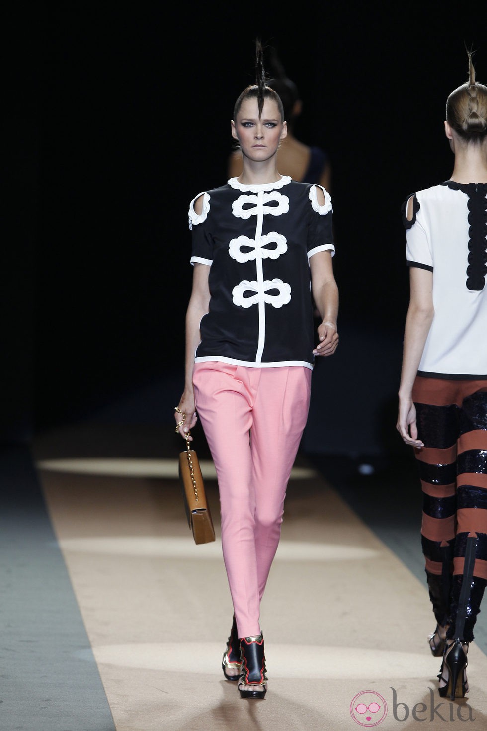 Pantalón bombacho rosa de Miguel Palacio, colección primavera de 2012