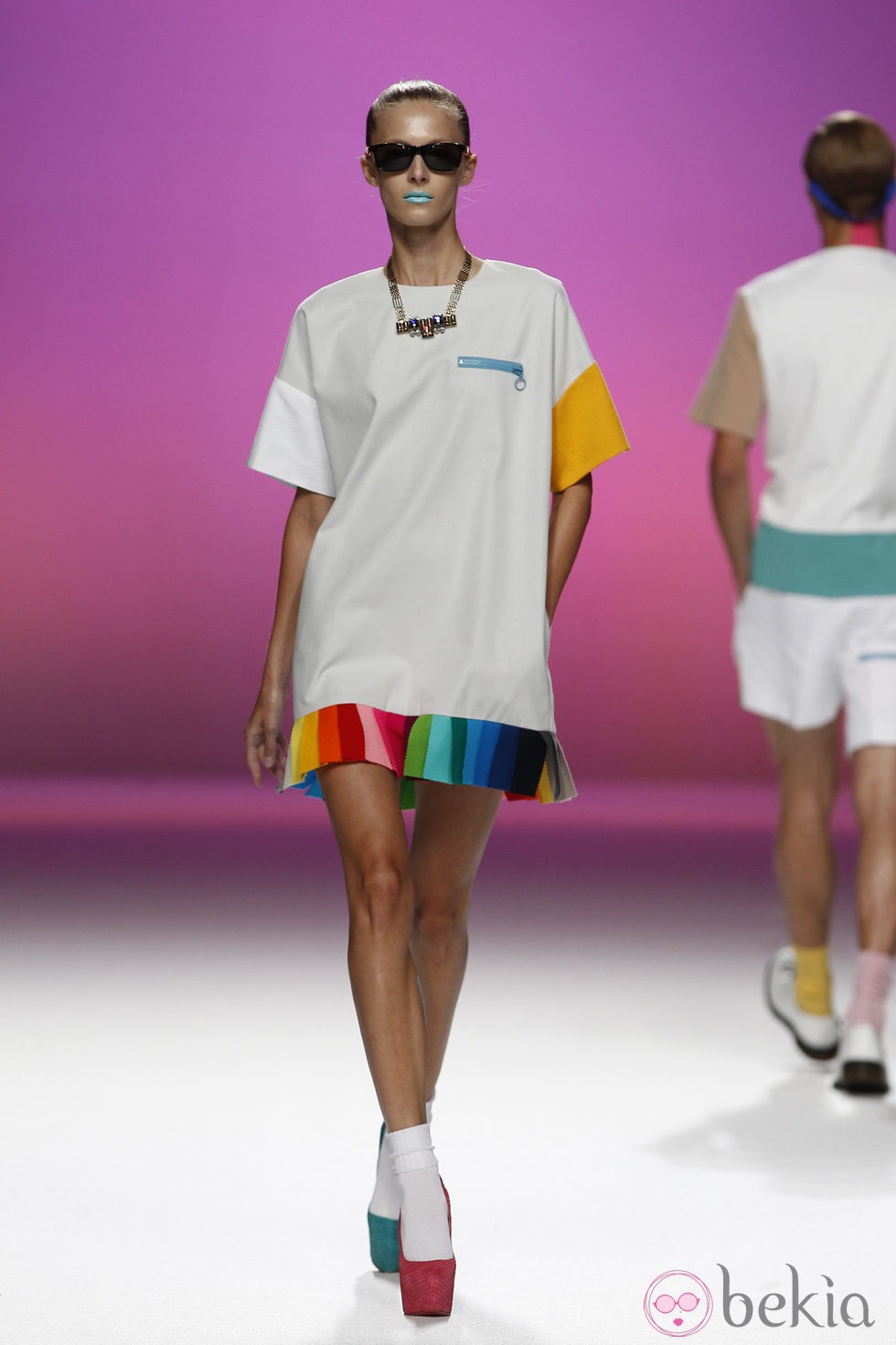 Vestido con bajo multicolor de Davidelfín, colección primavera 2012