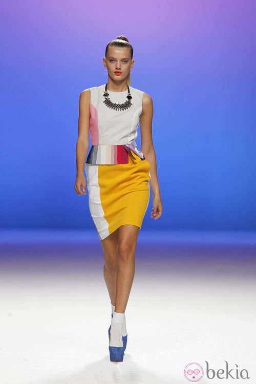 Vestido multicolor con falda amarilla de Davidelfín, colección primavera 2012